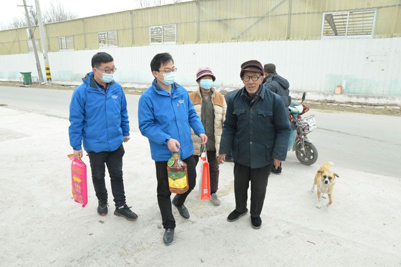 華全集團黨支部走訪慰問永寧官莊村老人